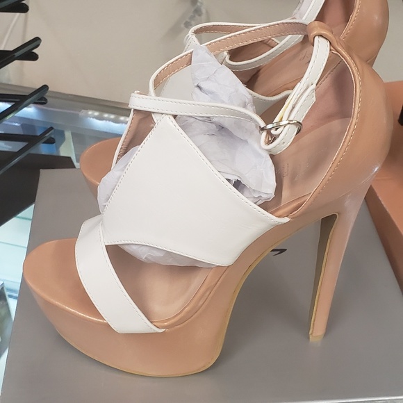 Women shoe - Picture 2 of 4